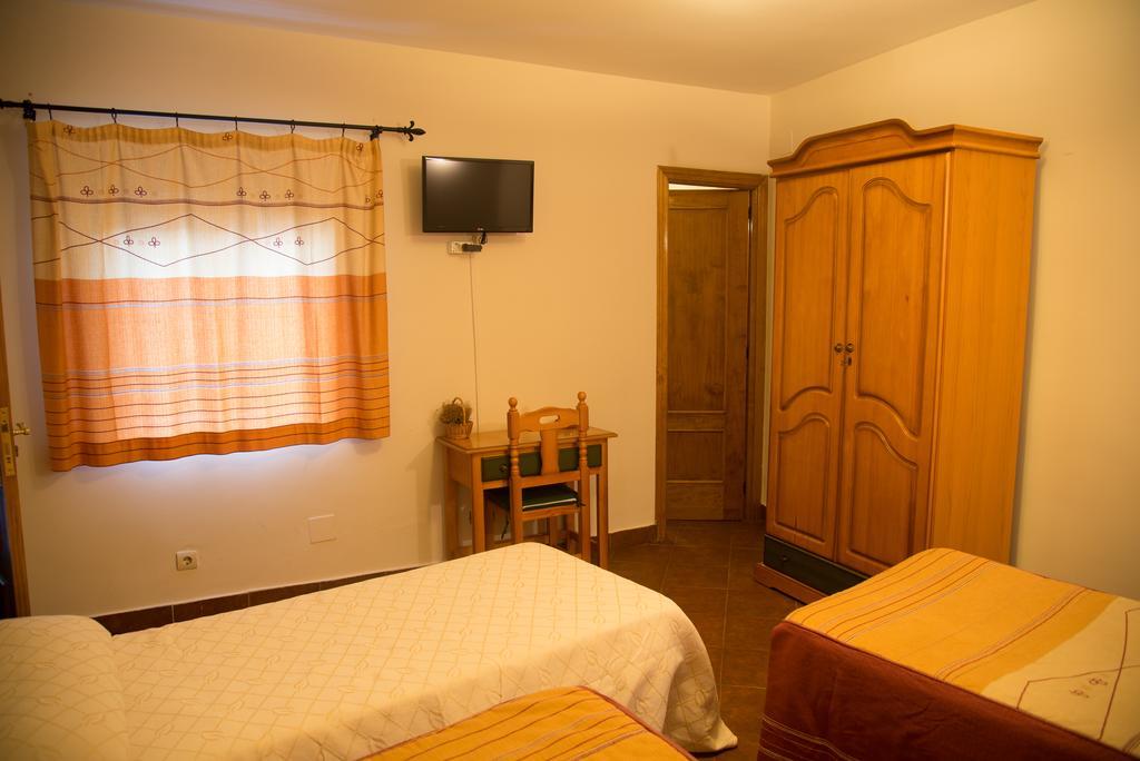 Hostal Hueso Trujillo Exterior photo