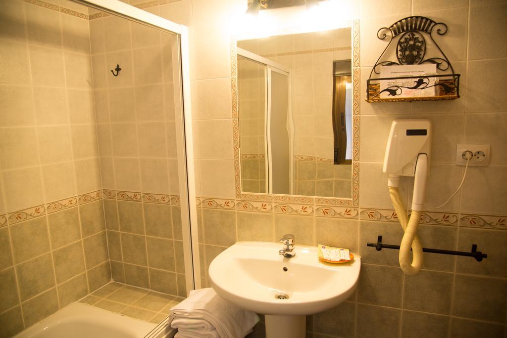 Hostal Hueso Trujillo Exterior photo