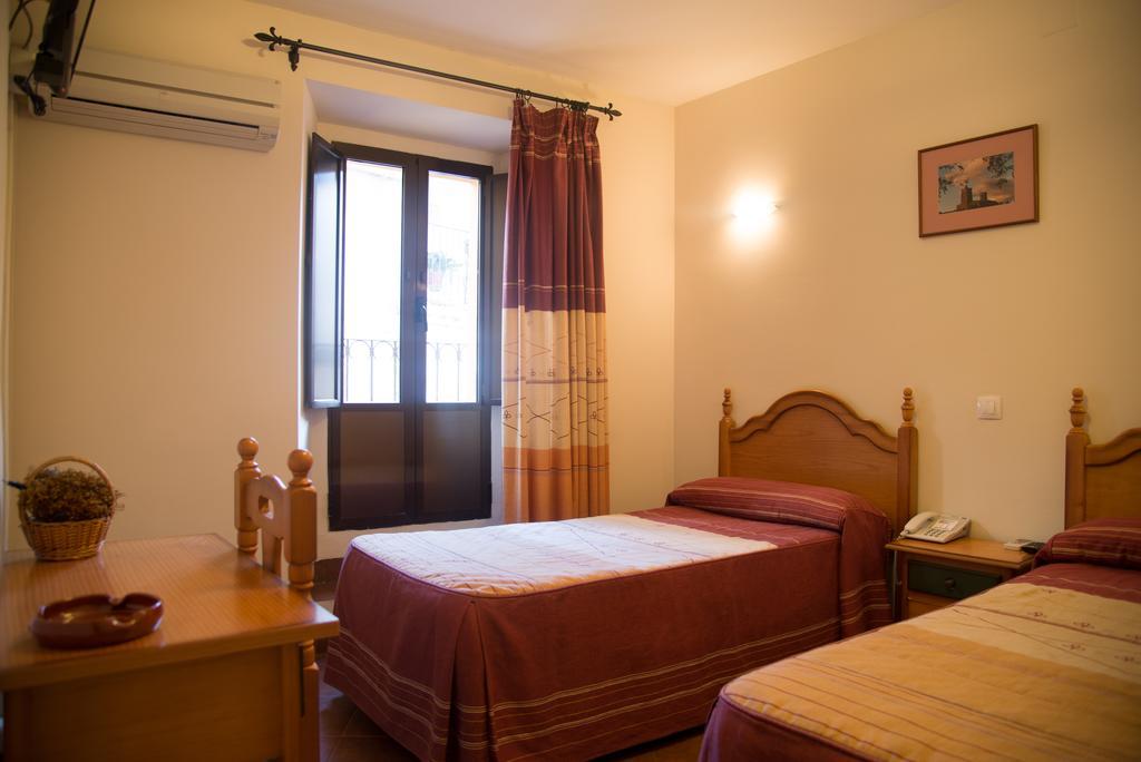 Hostal Hueso Trujillo Exterior photo