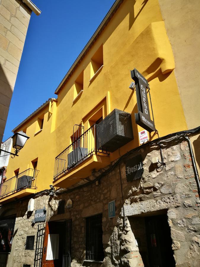 Hostal Hueso Trujillo Exterior photo