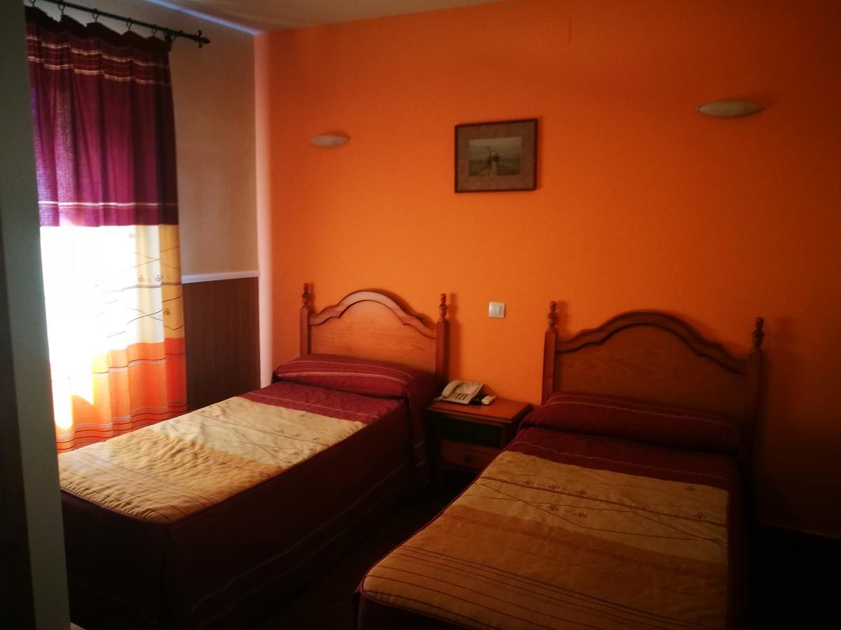 Hostal Hueso Trujillo Exterior photo