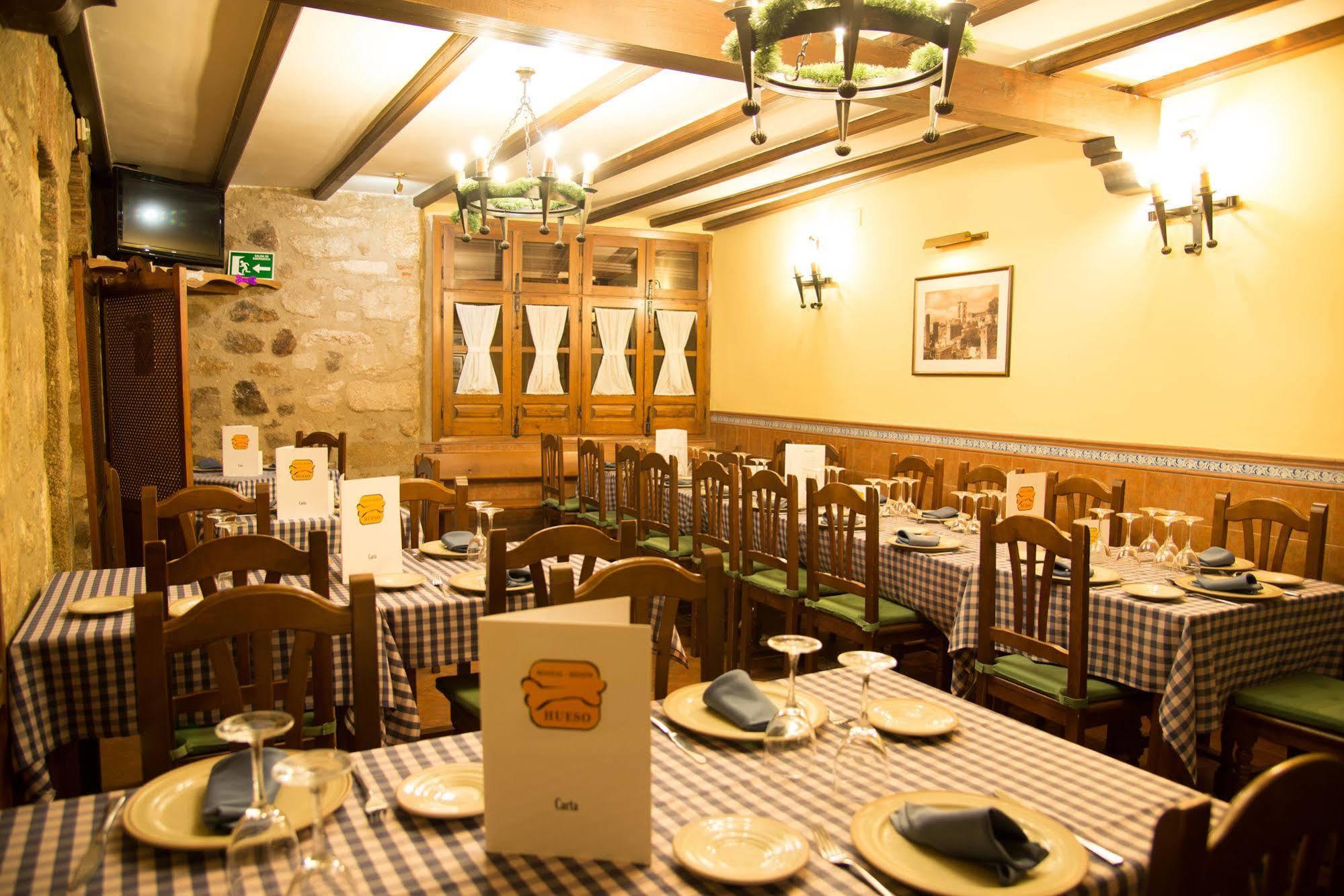 Hostal Hueso Trujillo Exterior photo