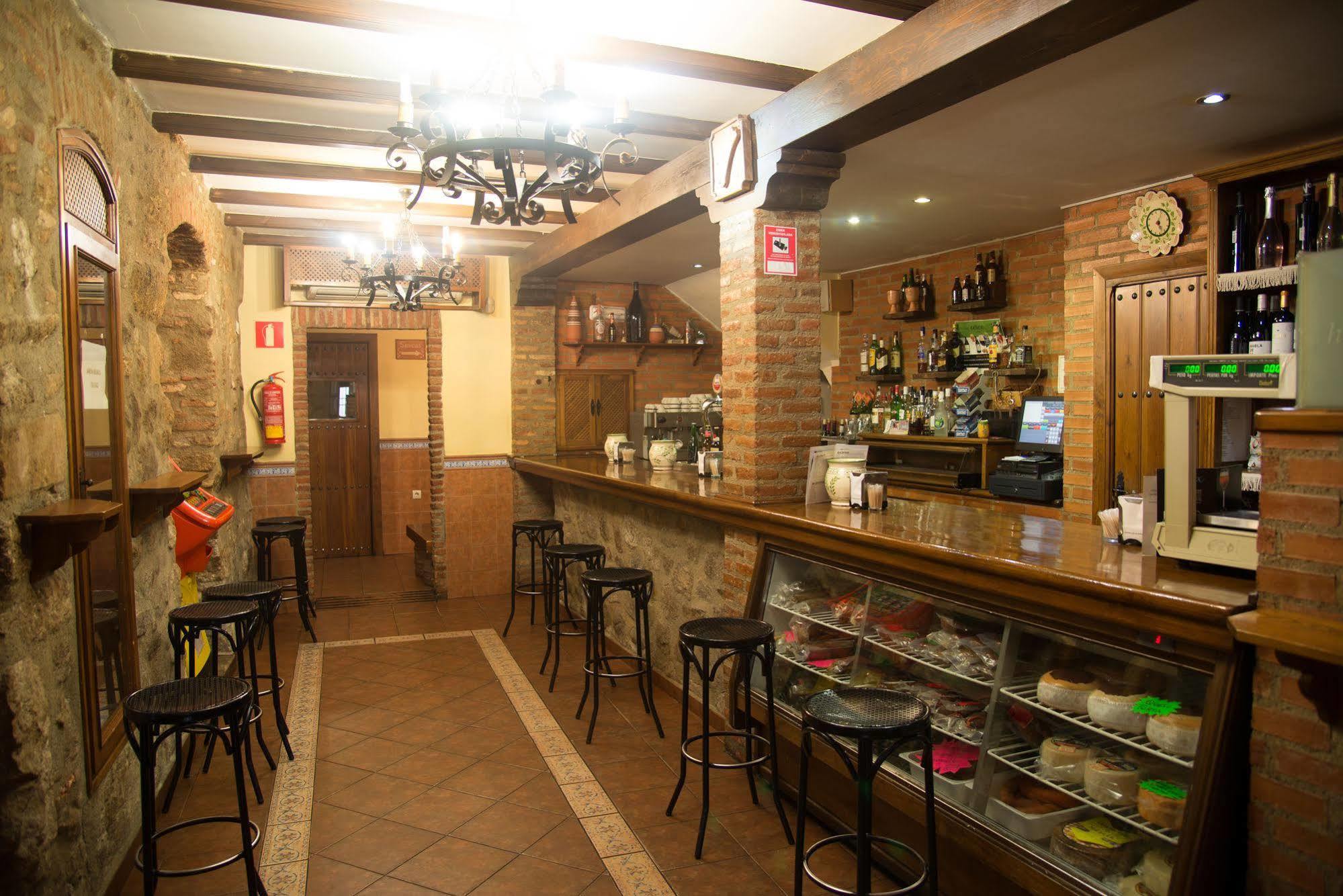 Hostal Hueso Trujillo Exterior photo