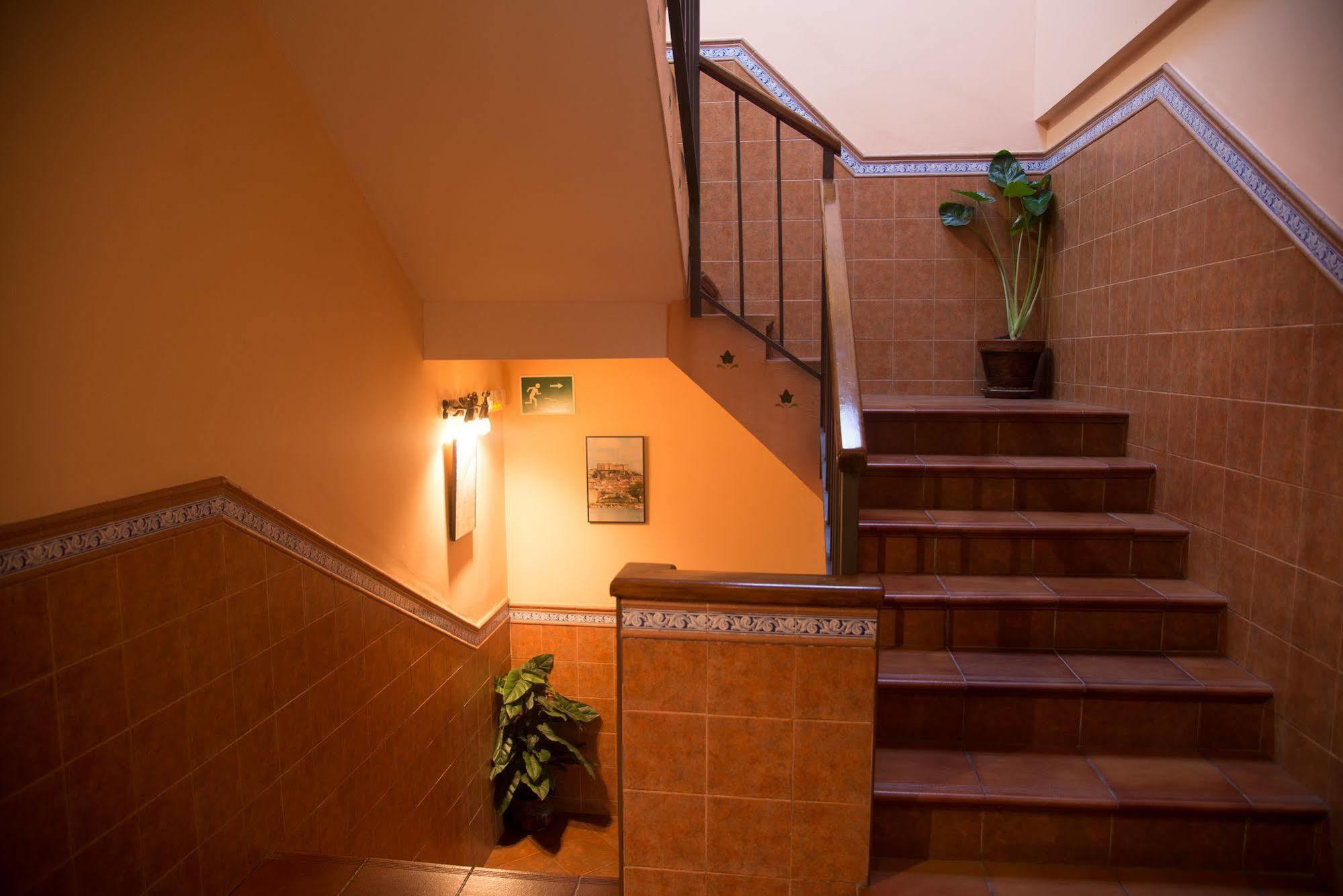 Hostal Hueso Trujillo Exterior photo
