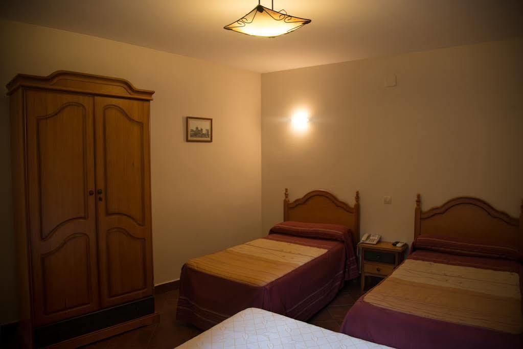 Hostal Hueso Trujillo Exterior photo